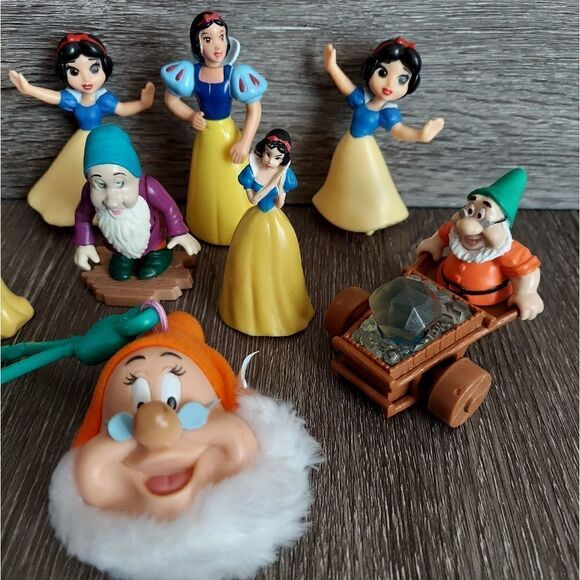 Disney Snow White Toy Figure Bundle - 8 Pieces - Picture 3 of 4